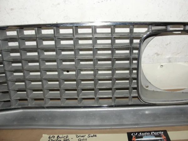 OEM 69 Buick Electra 225 4 Dr LEFT DRIVER SIDE FRONT GRILL HEADLIGHT BEZEL TRIM - Image 2